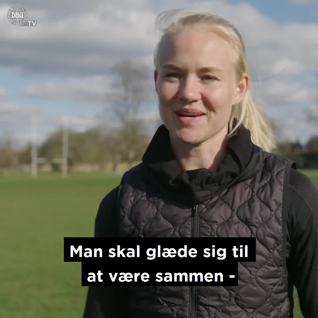 Pernille Harder og Kasper Schmeichel er ambassadører for 'Antibulli Fodbold'